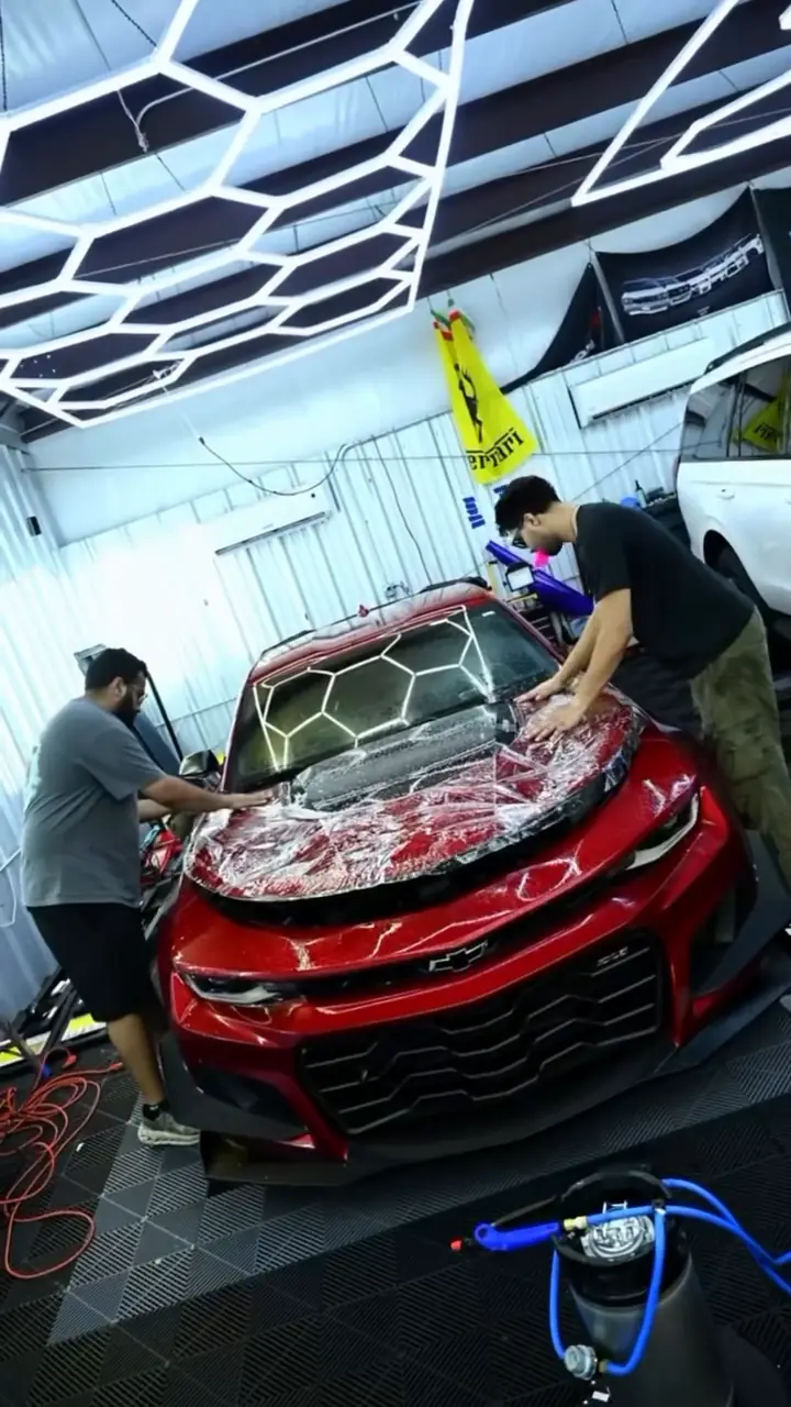 Chevrolet Camaro ZL1 1LE, in the showroom