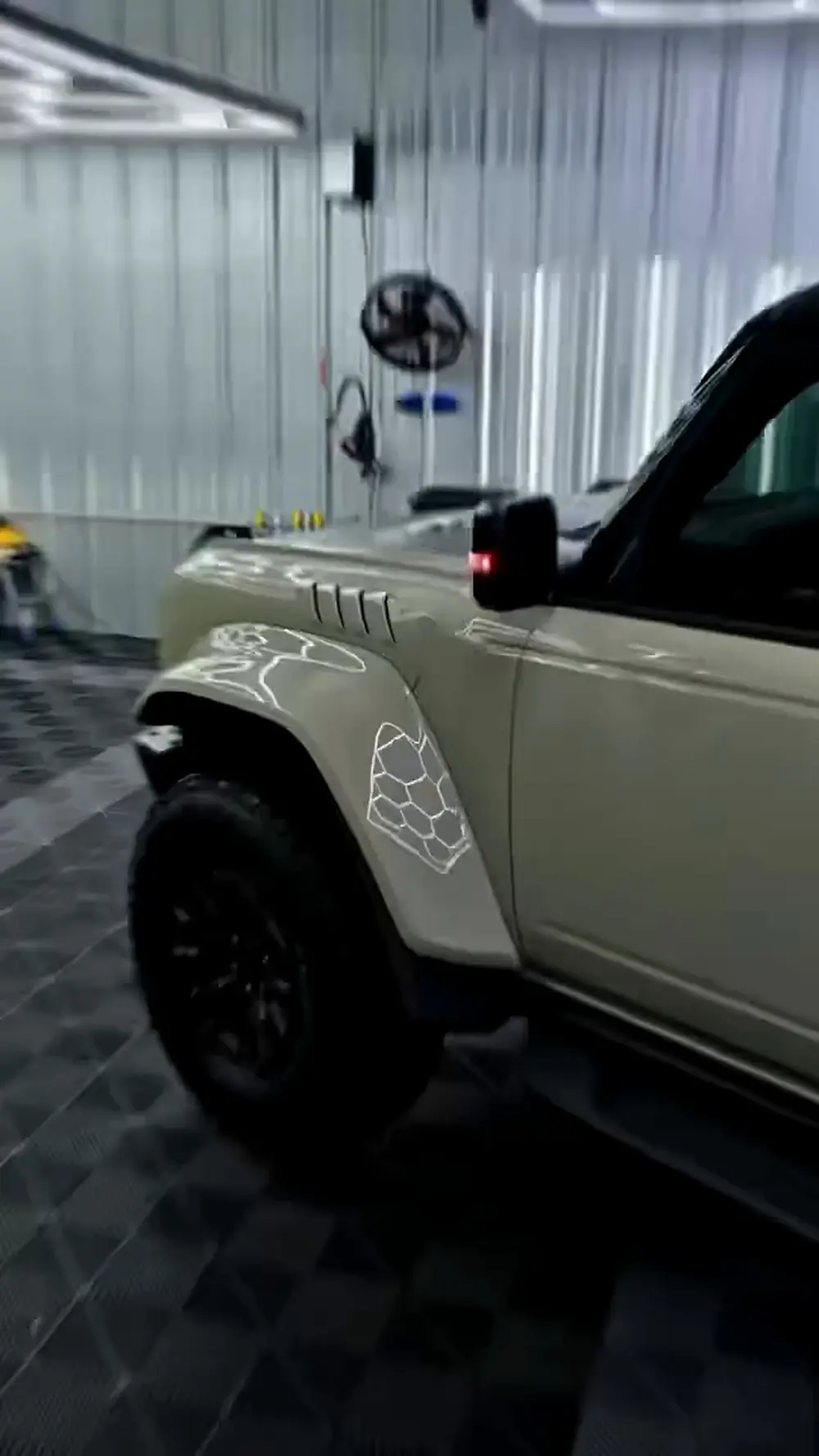 Ford Bronco Raptor, finished