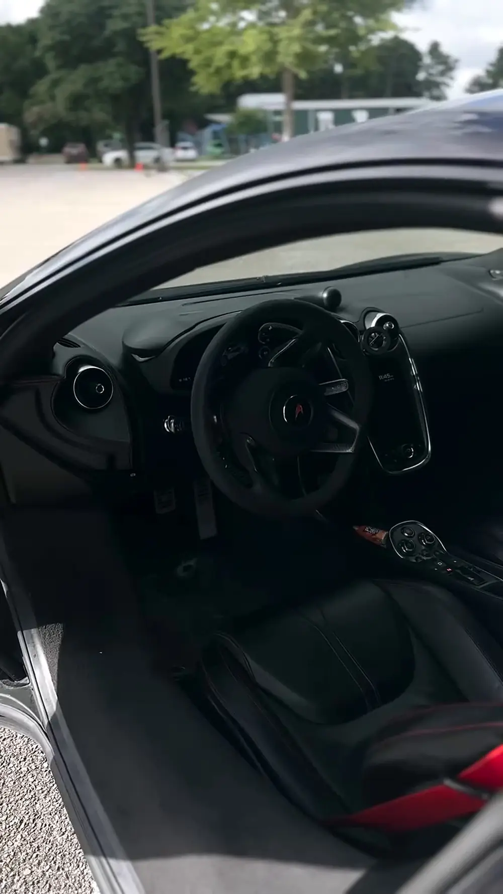 McLaren 570GT, finished