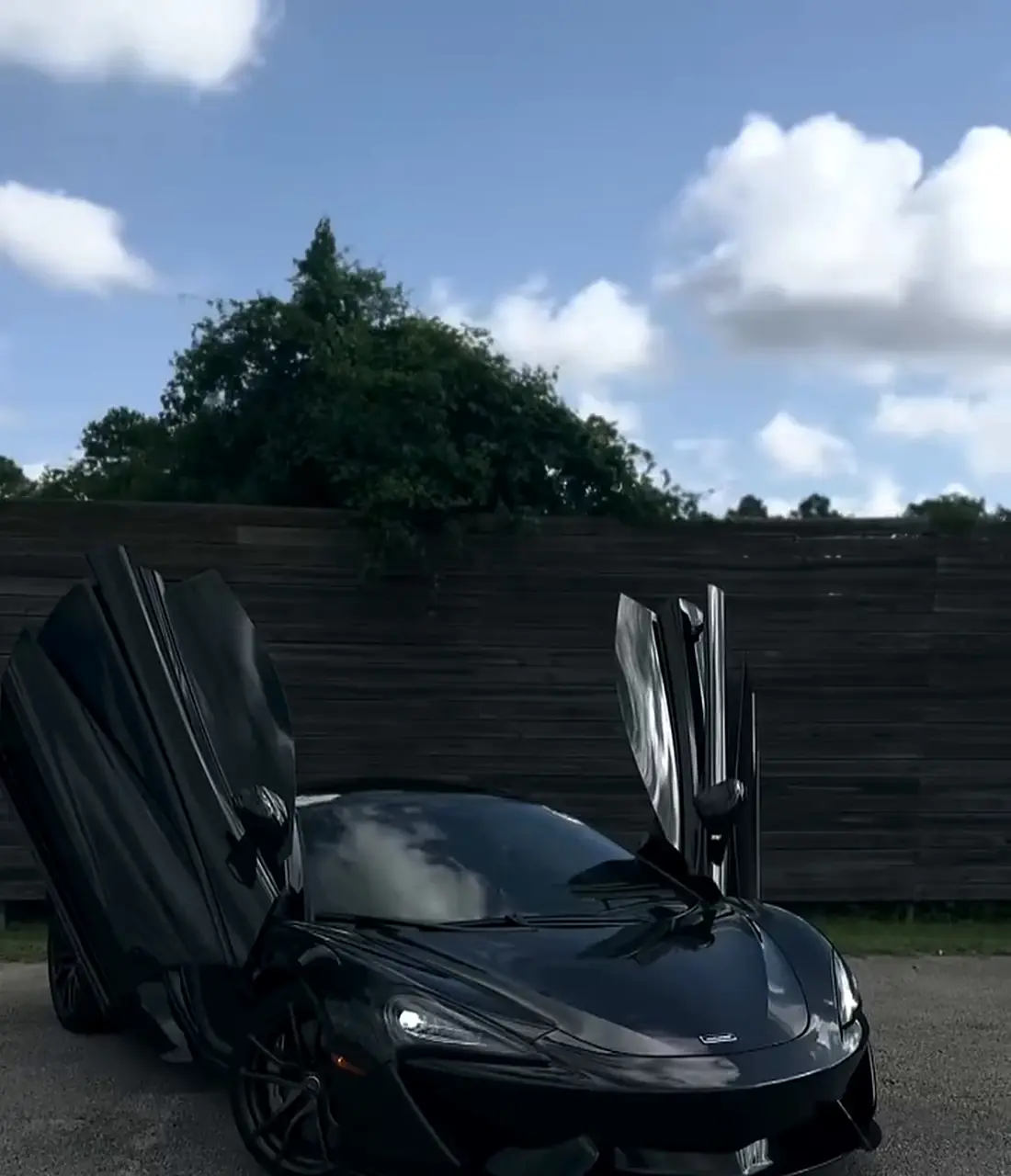 McLaren 570GT, finished
