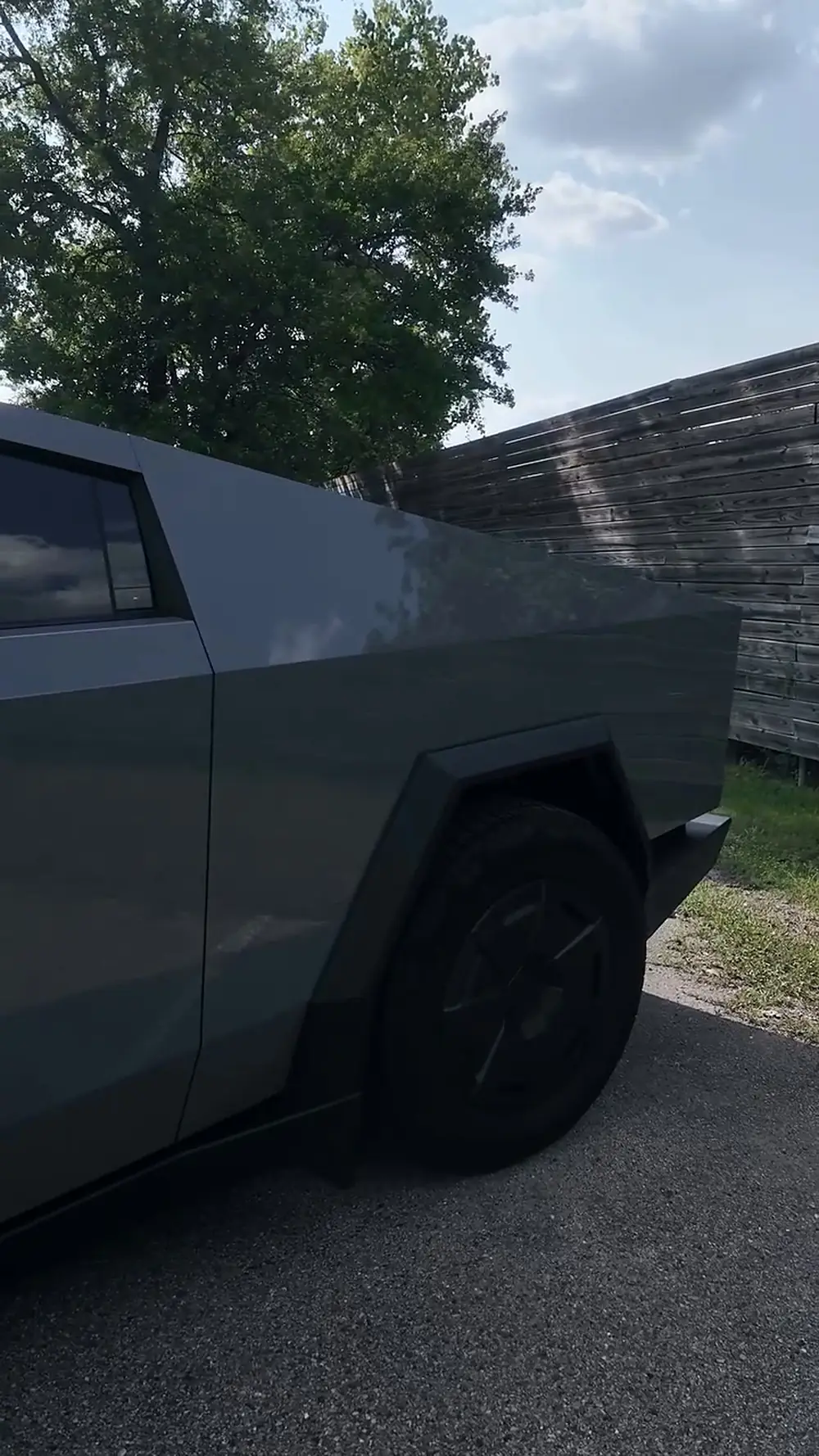 Tesla Cybertruck, finished