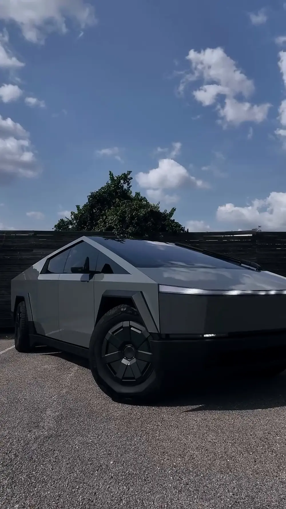 Tesla Cybertruck, finished
