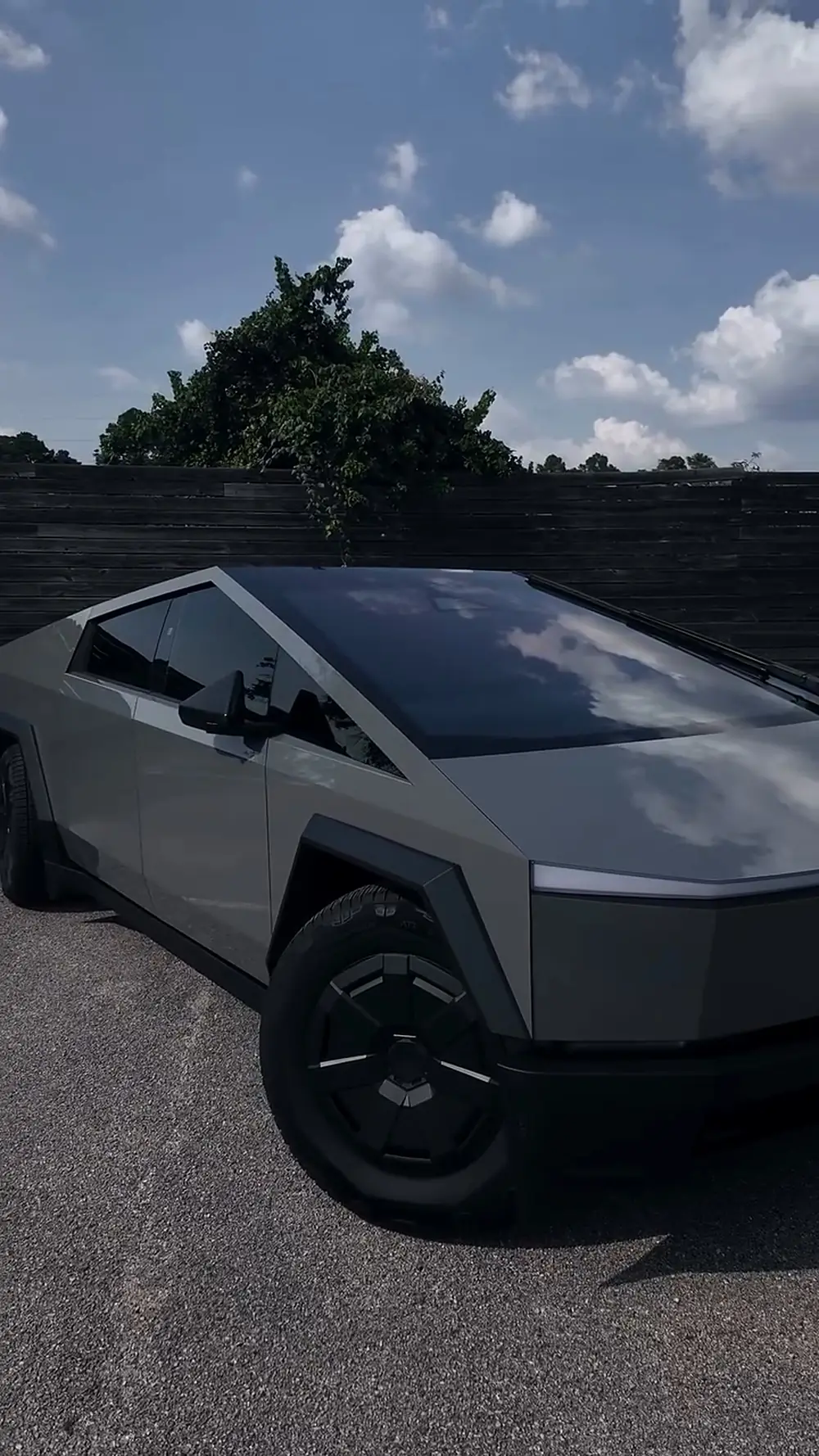 Tesla Cybertruck, finished