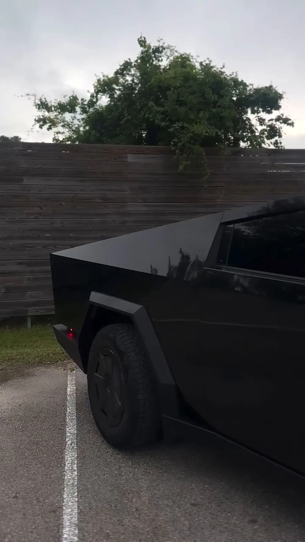 Tesla Cybertruck, finished