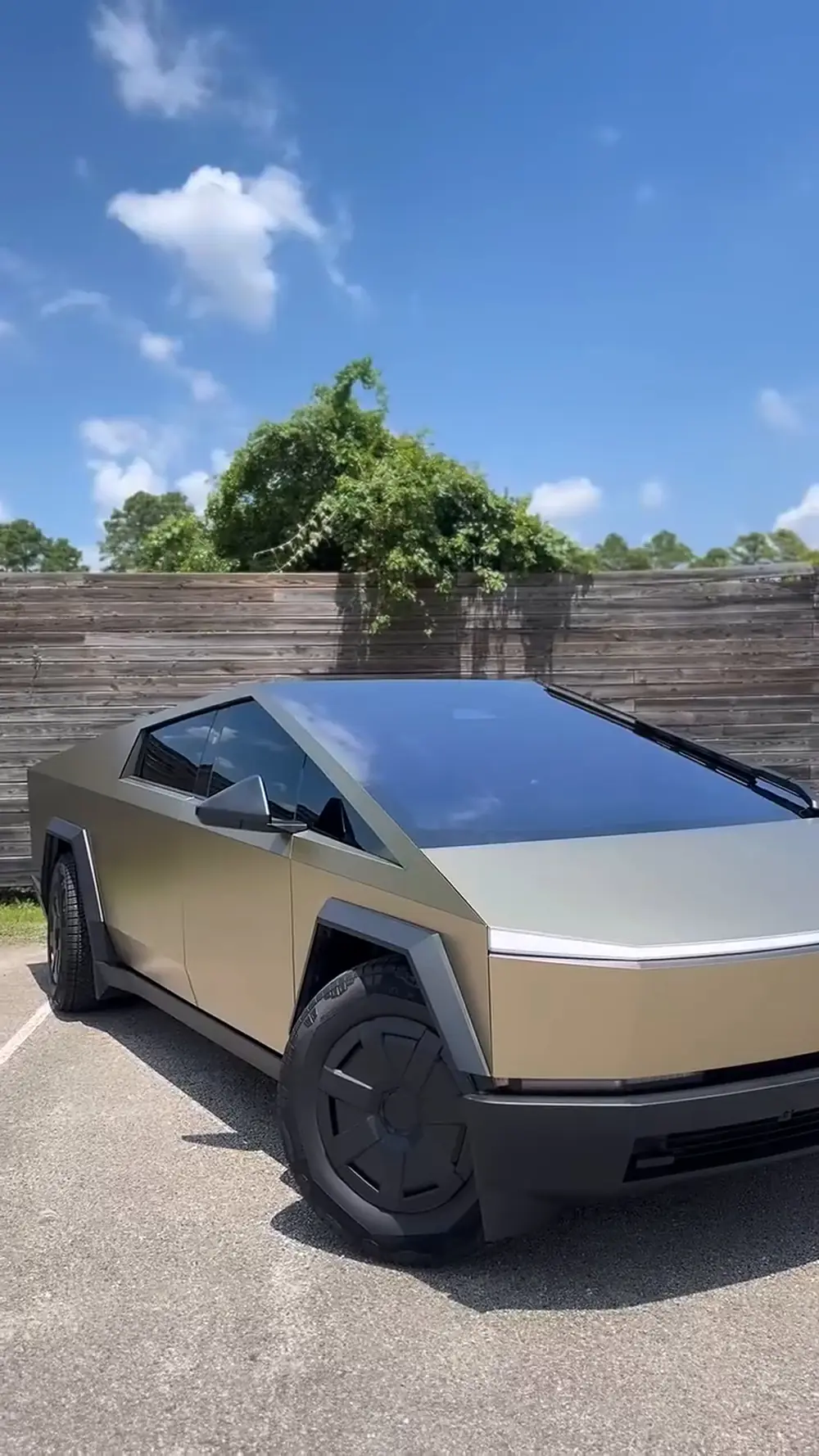 Tesla Cybertruck, finished